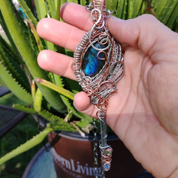 Wire wrapped labradorite - Picture 5 of 10